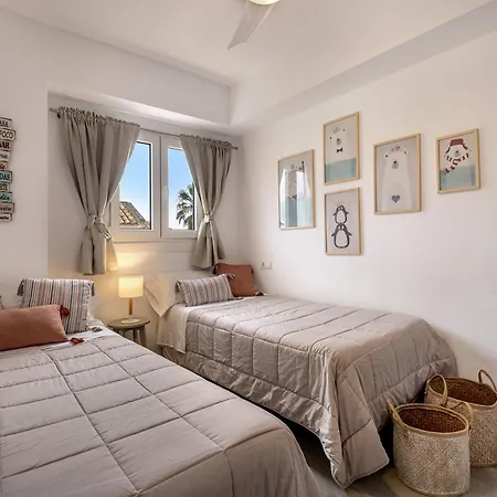 Flat Just 280 M From The Beach *