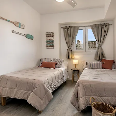 Flat Just 280 M From The Beach Lägenhet